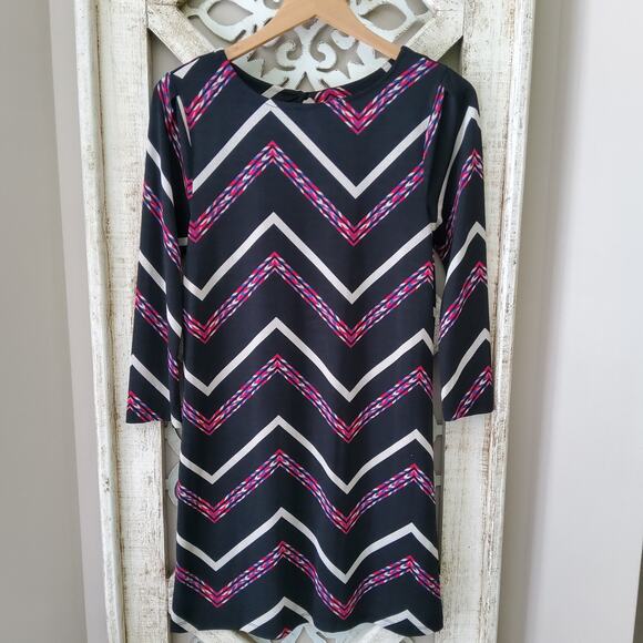 Bongo Women's Junior 3/4 Sleeve Shift Midi Dress in Black & Pink Chevron - Picture 6 of 7